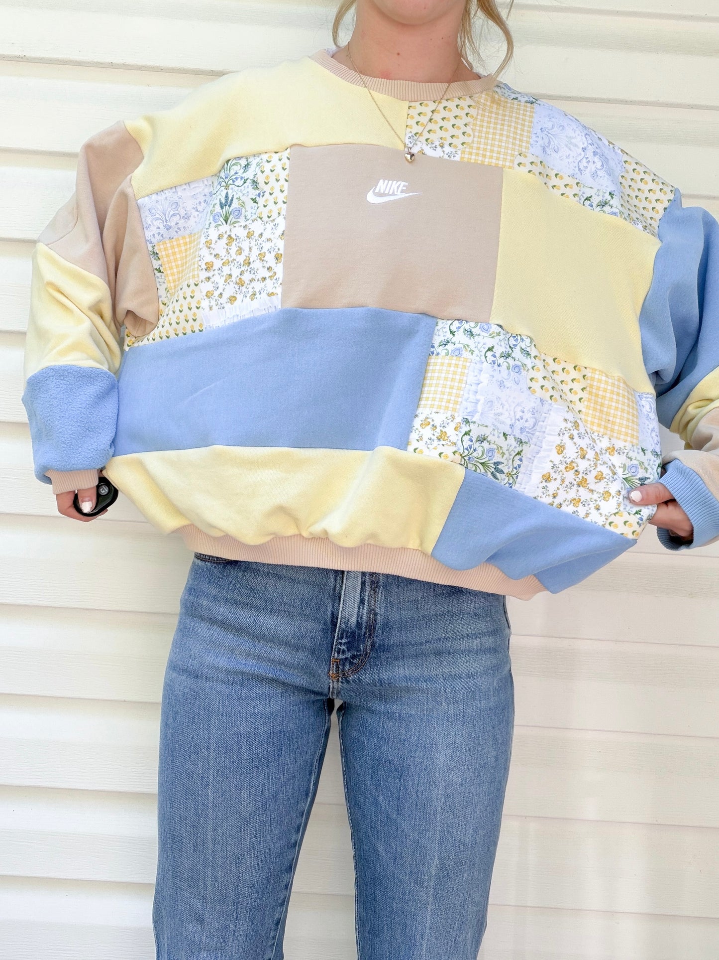 Patchwork Nike crewneck💛