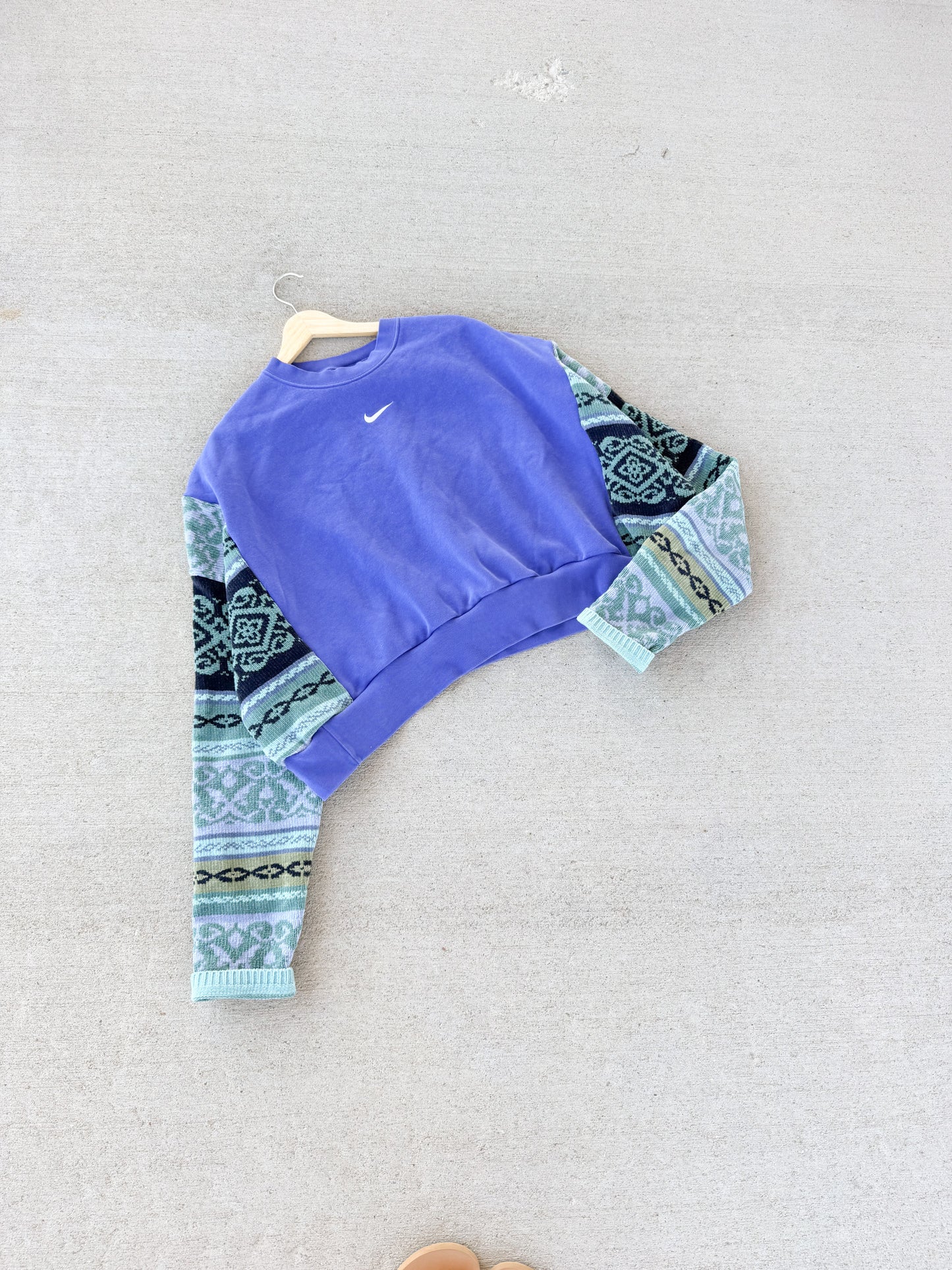 Center swoosh Nike crewneck x vintage sweater