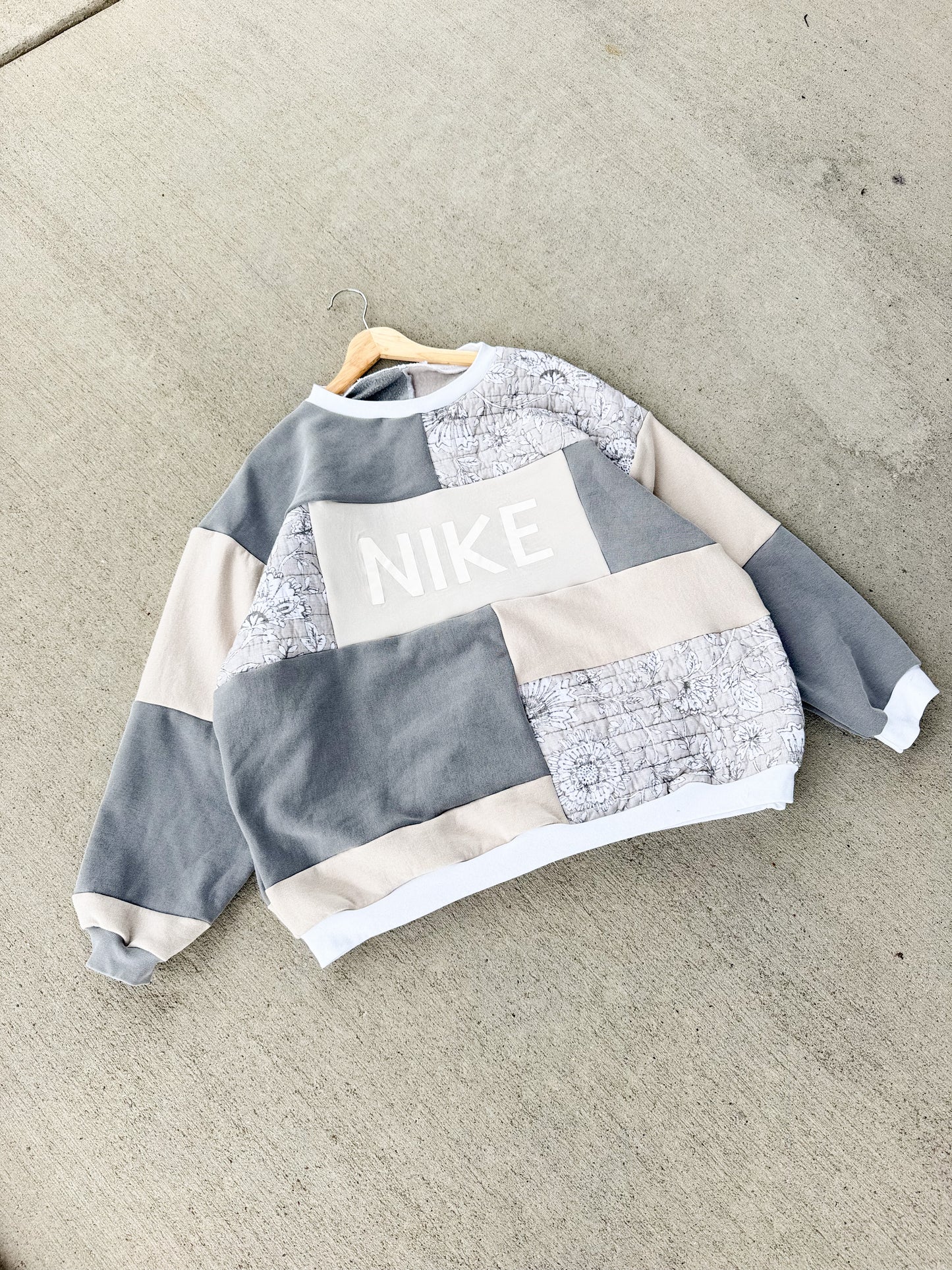 Patchwork Nike crewneck x neutral florals