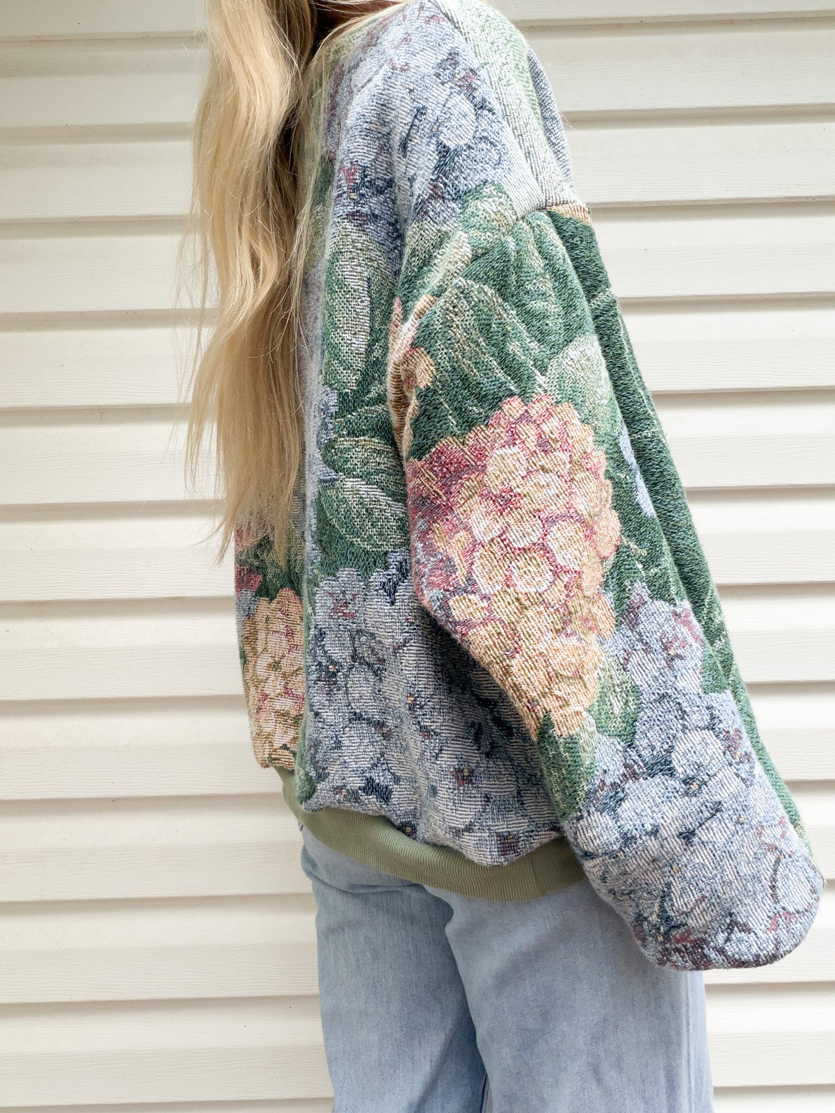 Cottage x hydrangeas tapestry crew