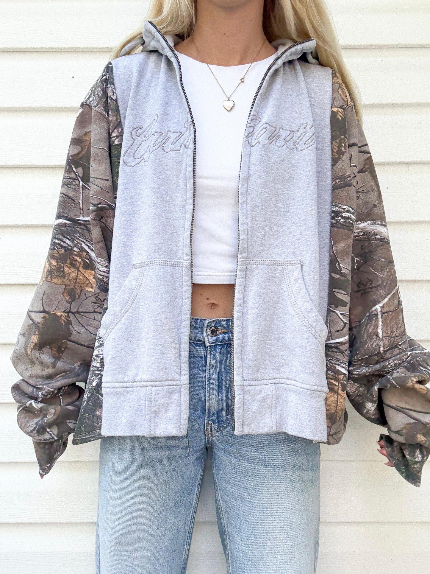 Carhartt spell out zip up x camo