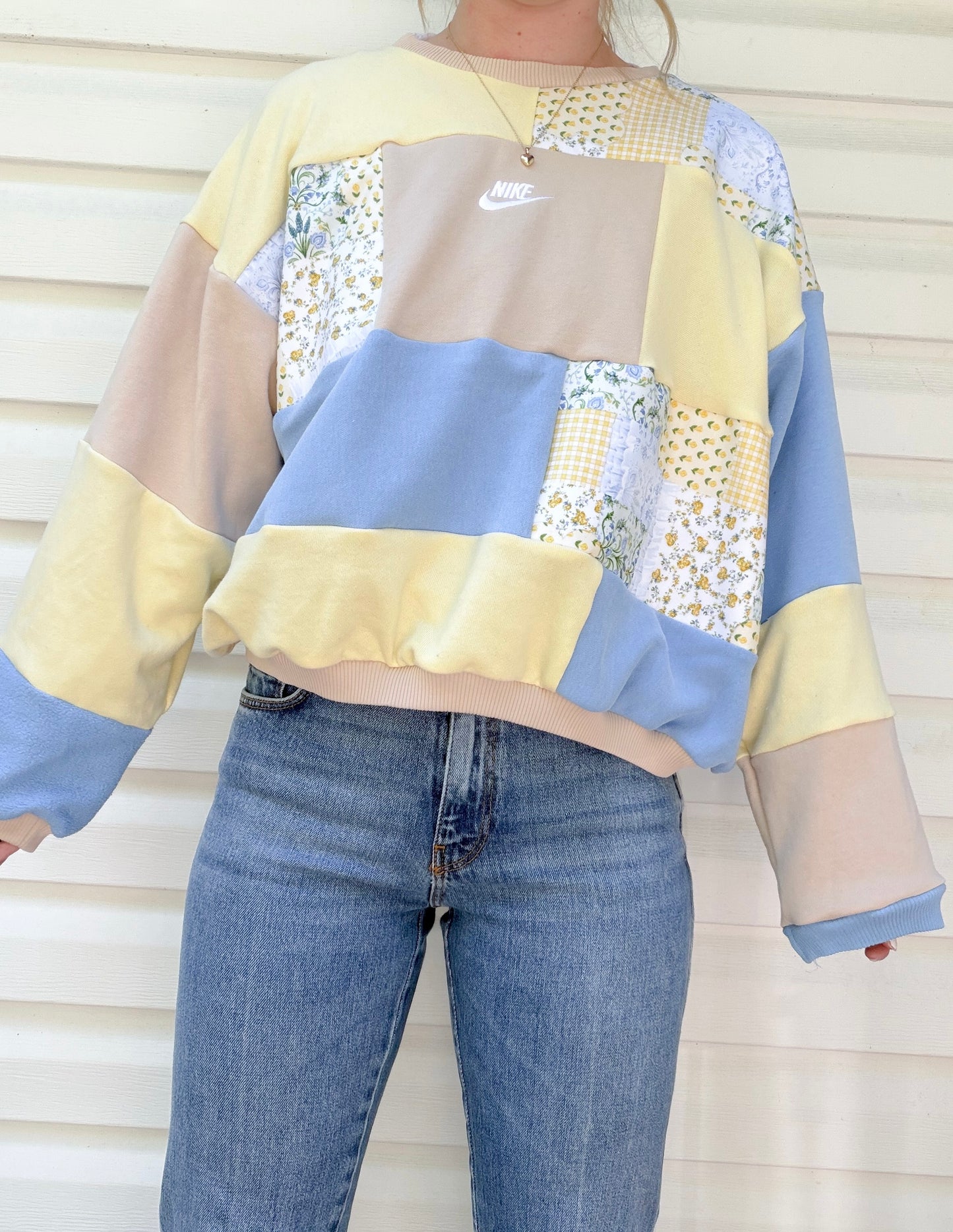 Patchwork Nike crewneck💛