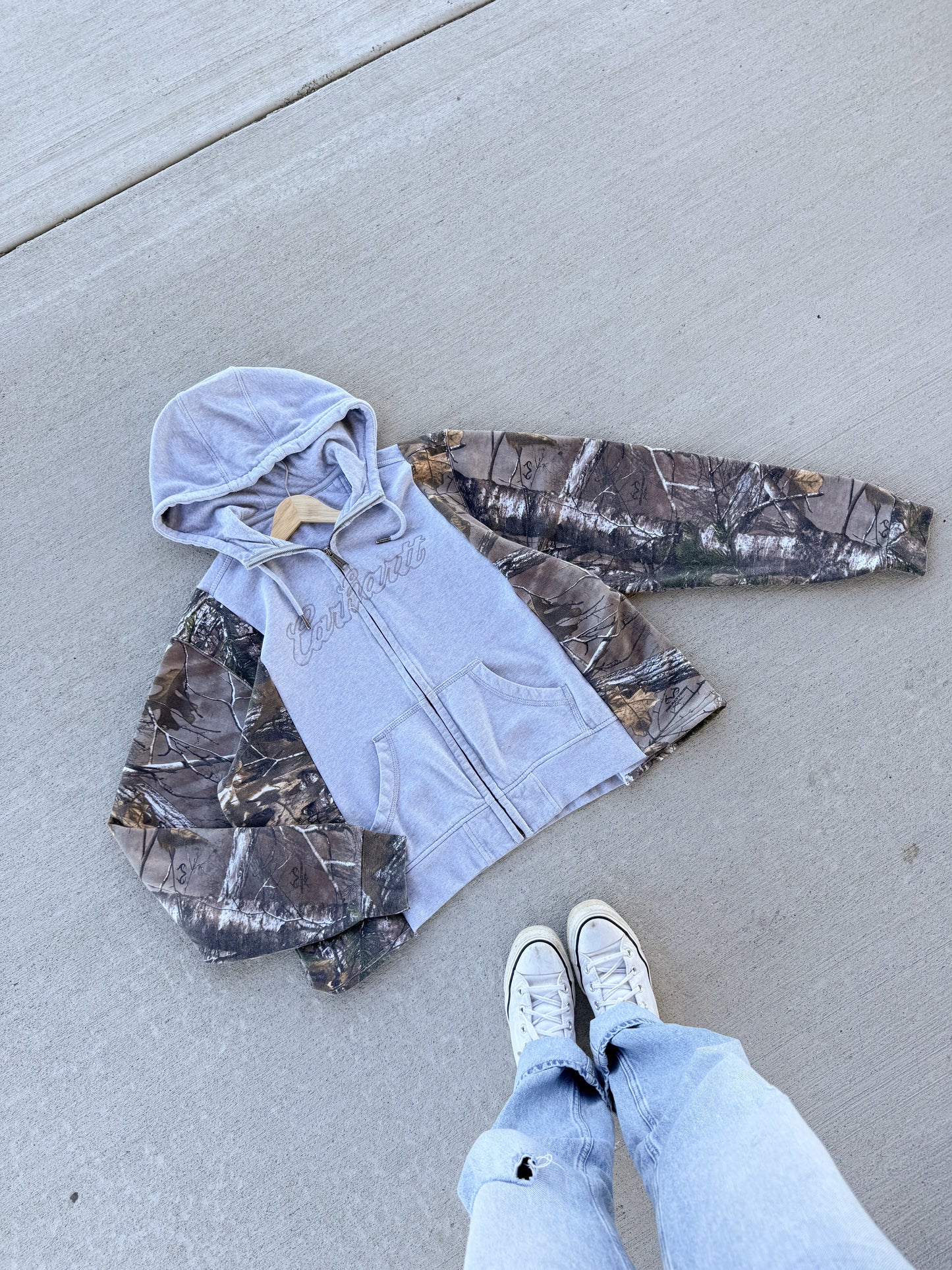 Carhartt spell out zip up x camo